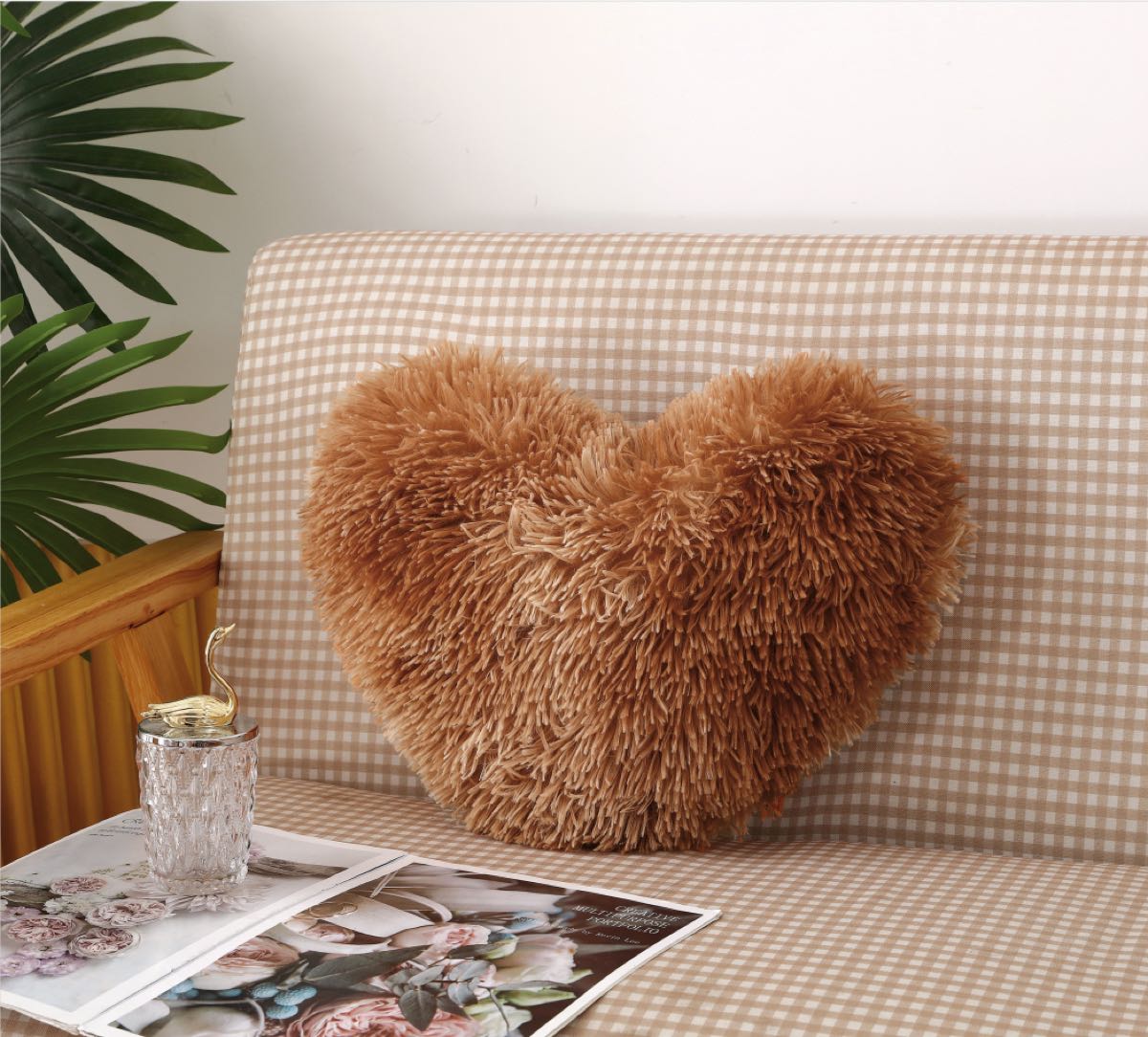 Perna decorativa fluffy, maro